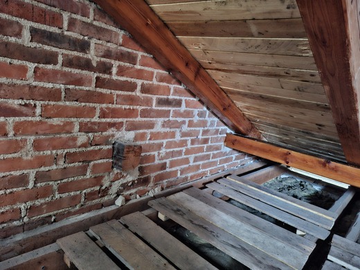 Protipožární nátěr dřevěných trámů