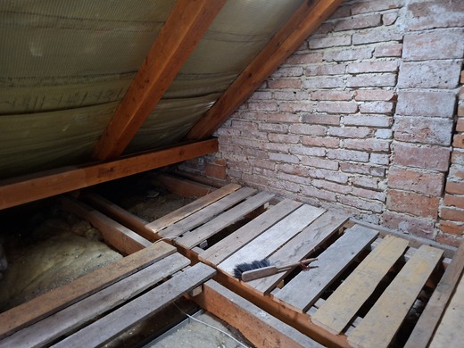 Protipožární nátěr dřevěných trámů