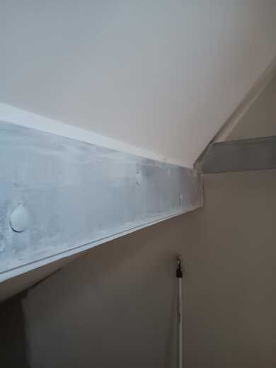 Protipožární nátěr ocelových nosníků.