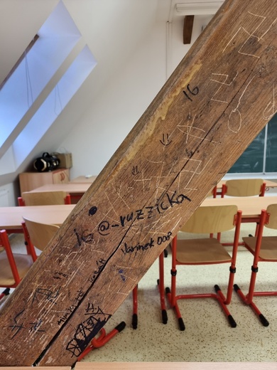 protipožární nátěr sloupu